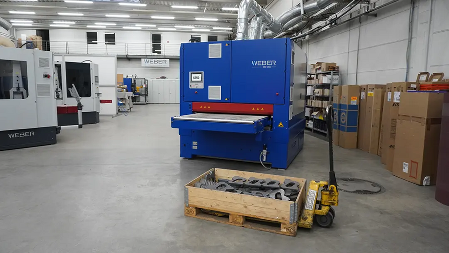 Metallschleifmaschine WEBER MK in Maschinenhalle